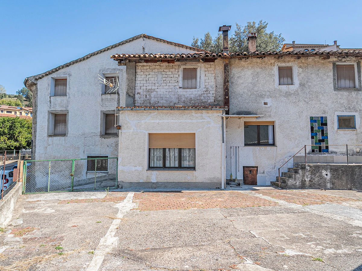 4226 - House in the urban center in the Vall d'en Bas