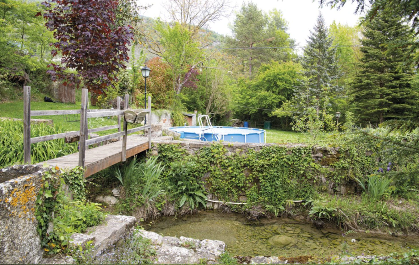 5936 - Masia con encanto con riera que recorre la finca