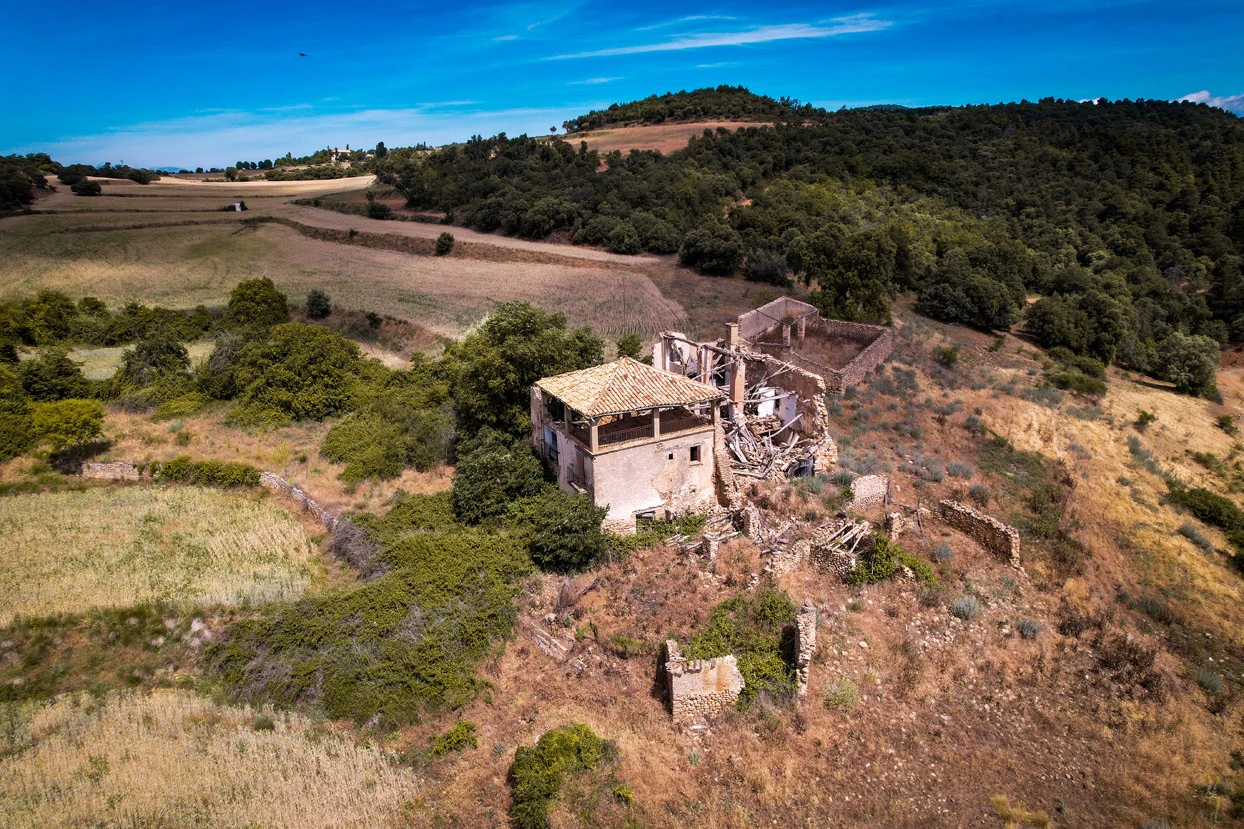 Finca con 350 hectáreas y varias construcciones