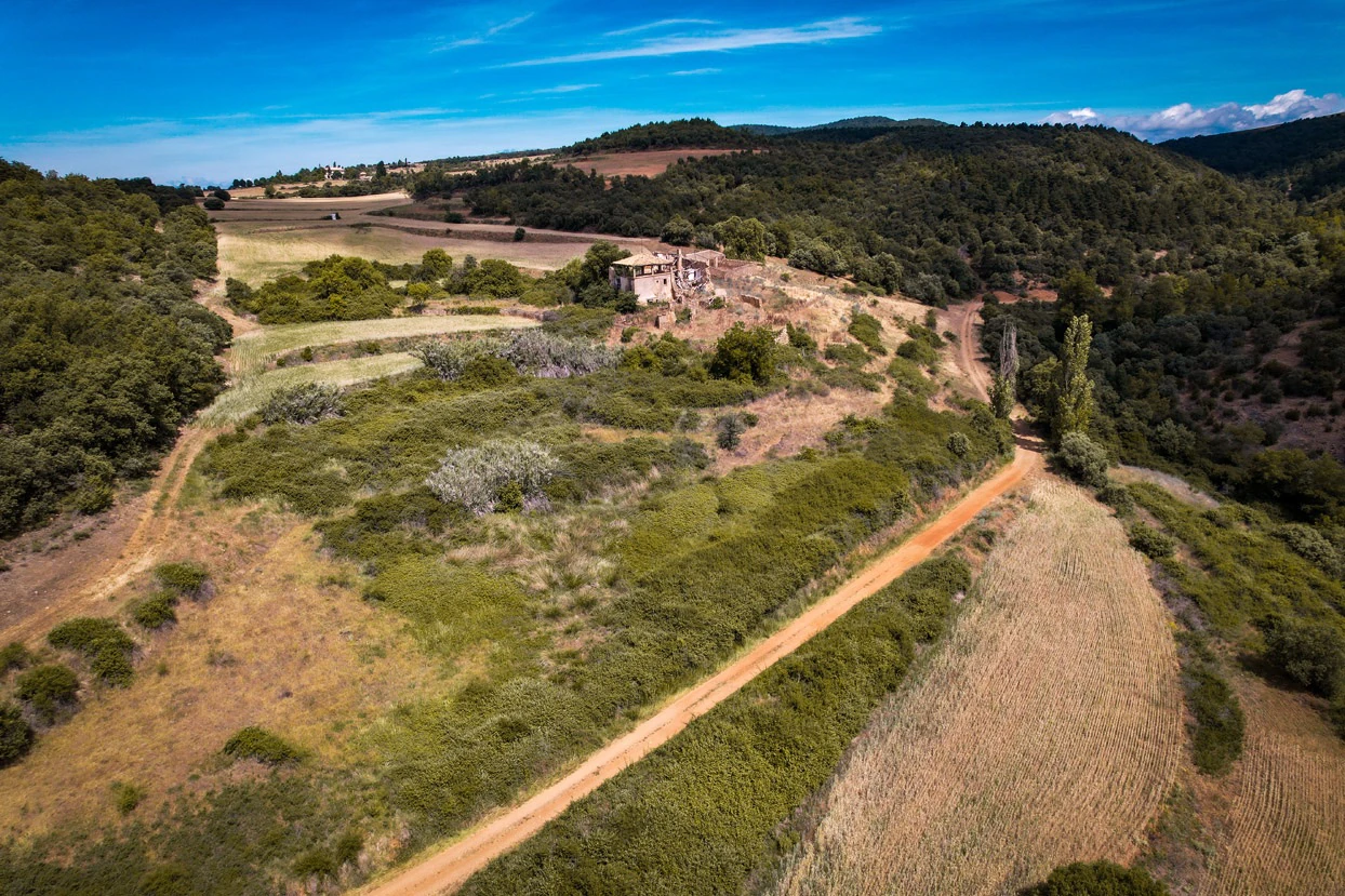 Finca con 350 hectáreas y varias construcciones