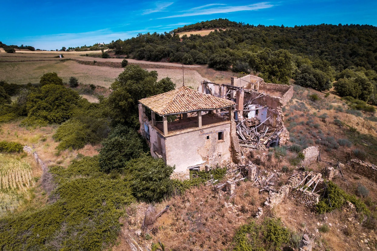 Finca con 350 hectáreas y varias construcciones