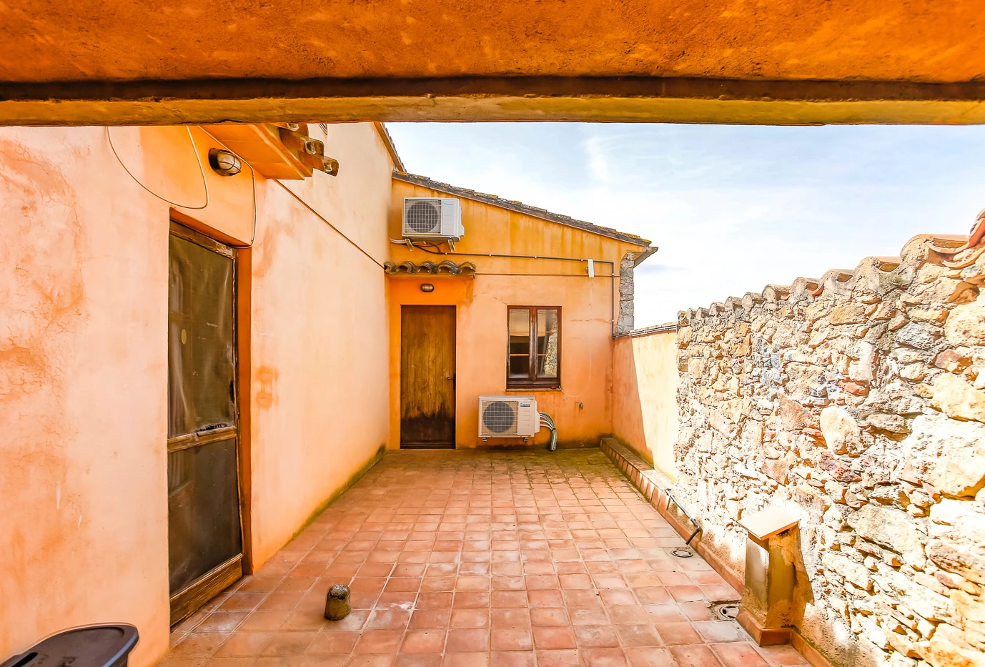 7224 - Casa de pueblo para inversores en Pals con varias viviendas y locales