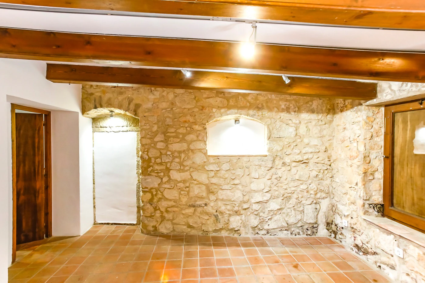 7224 - Casa de pueblo para inversores en Pals con varias viviendas y locales
