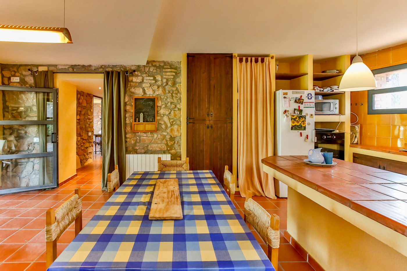 Preciosa masía restaurada con apartamento de invitados