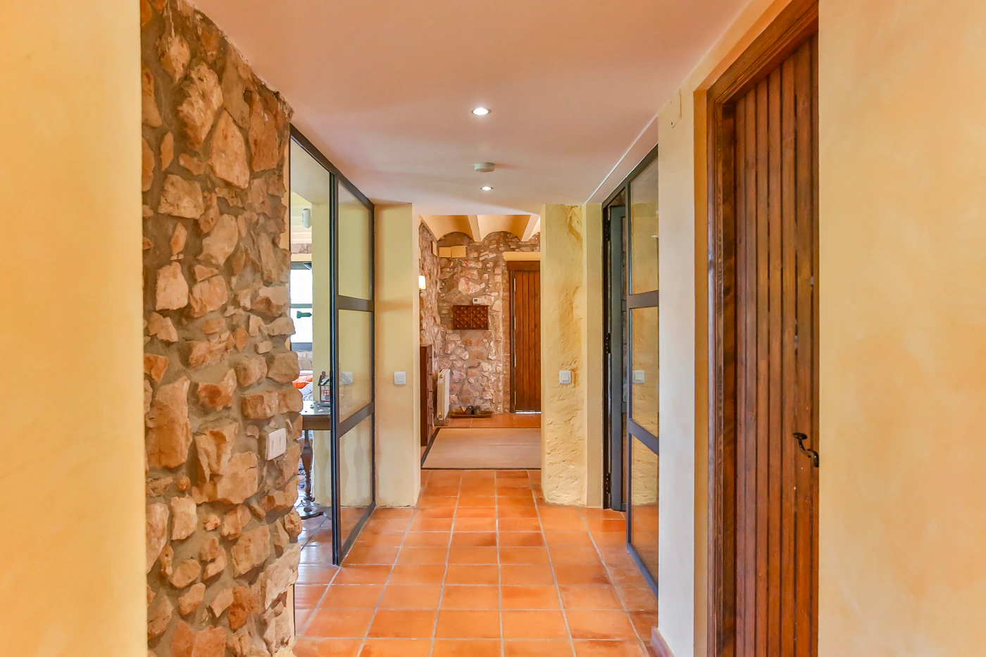 Preciosa masía restaurada con apartamento de invitados