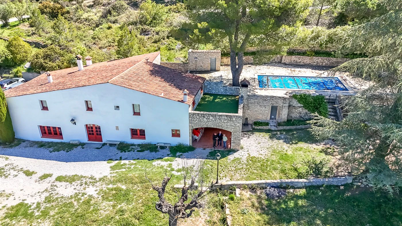 Masía con licencia turística en venta