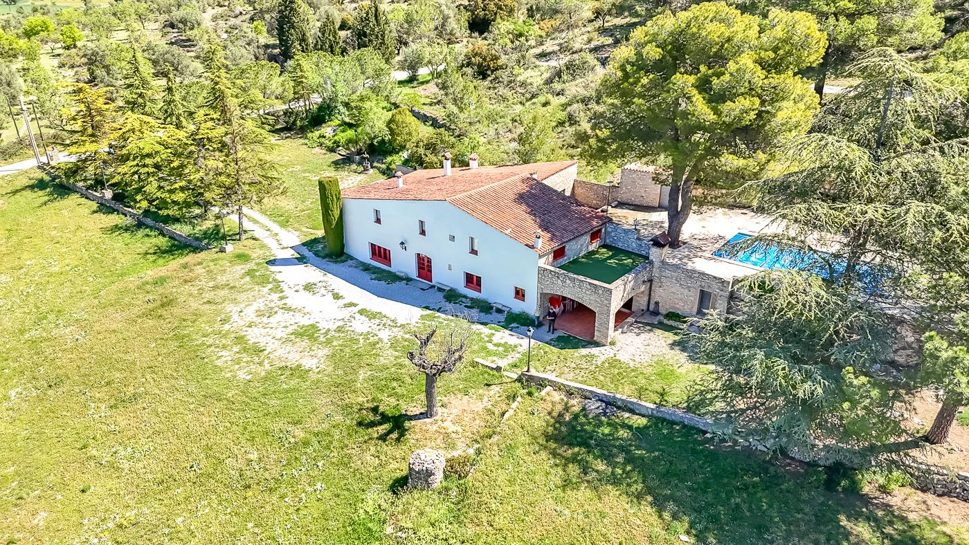 Masía con licencia turística en venta