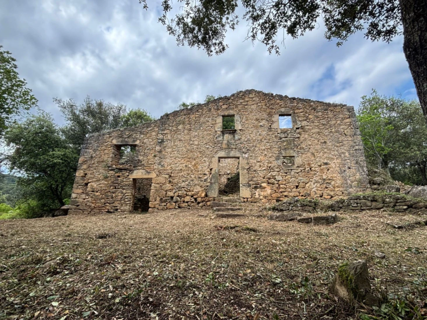 9373 - Ferme à rénover entièrement pour en faire une habitation à Palol de Revardit