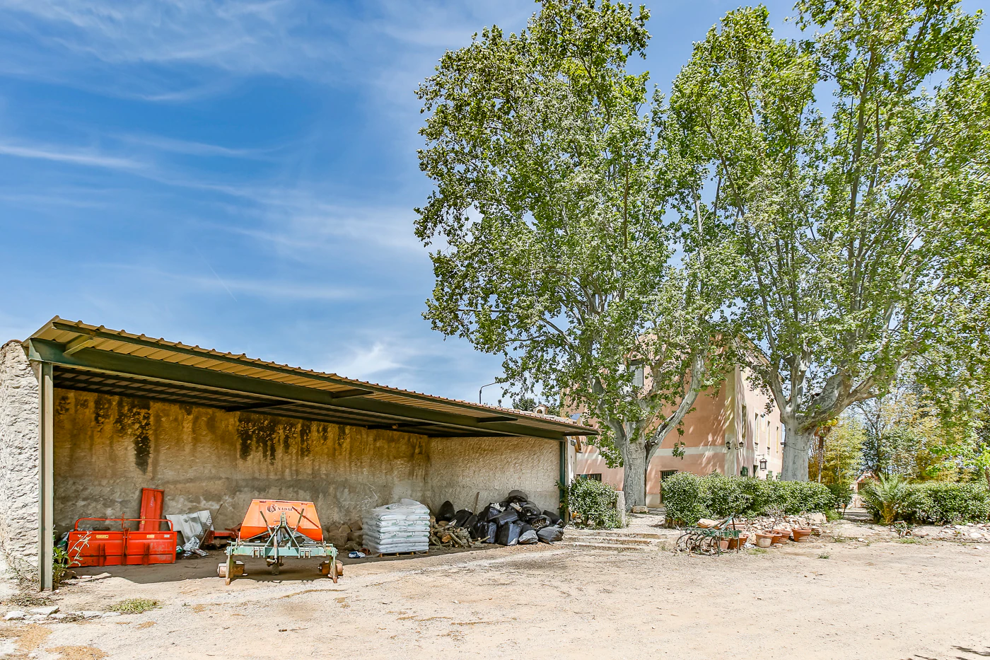 9663 - Espectacular finca rústica con masía estilo indiana