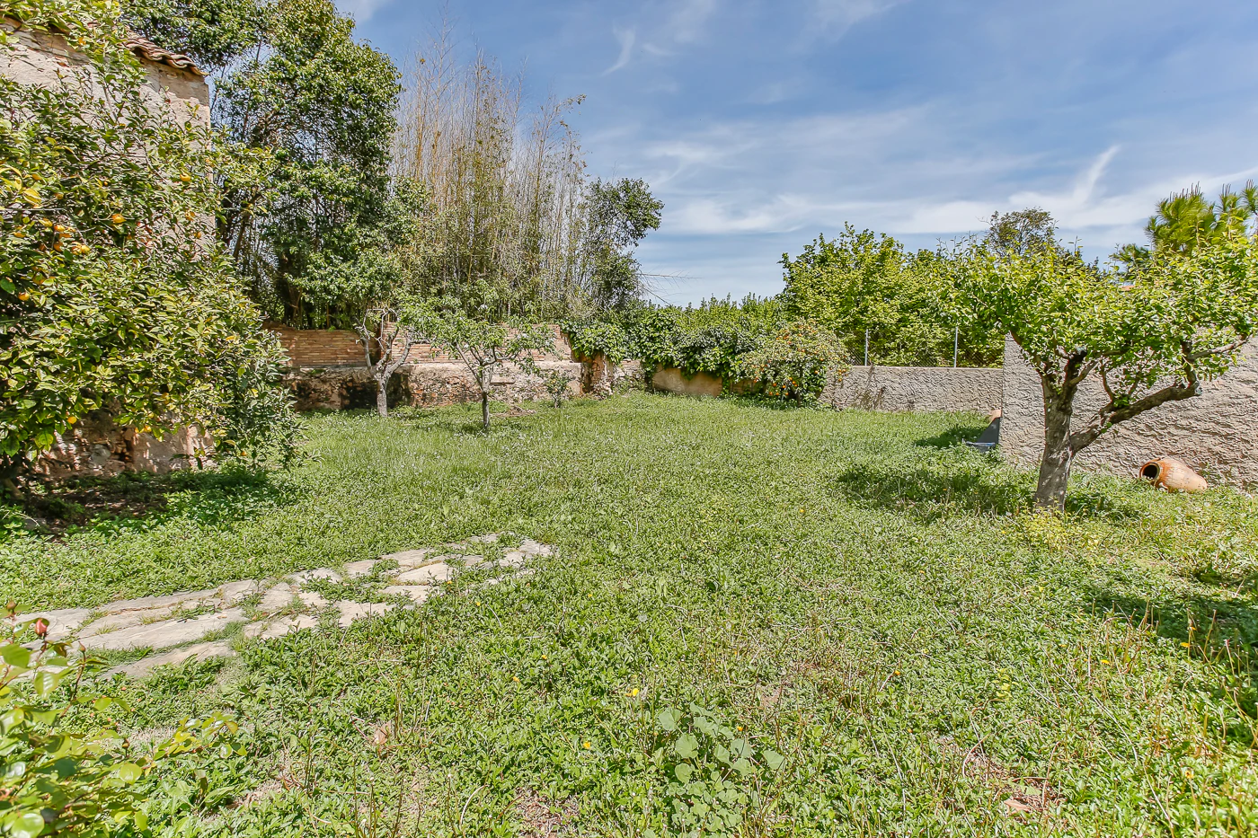 9663 - Espectacular finca rústica con masía estilo indiana