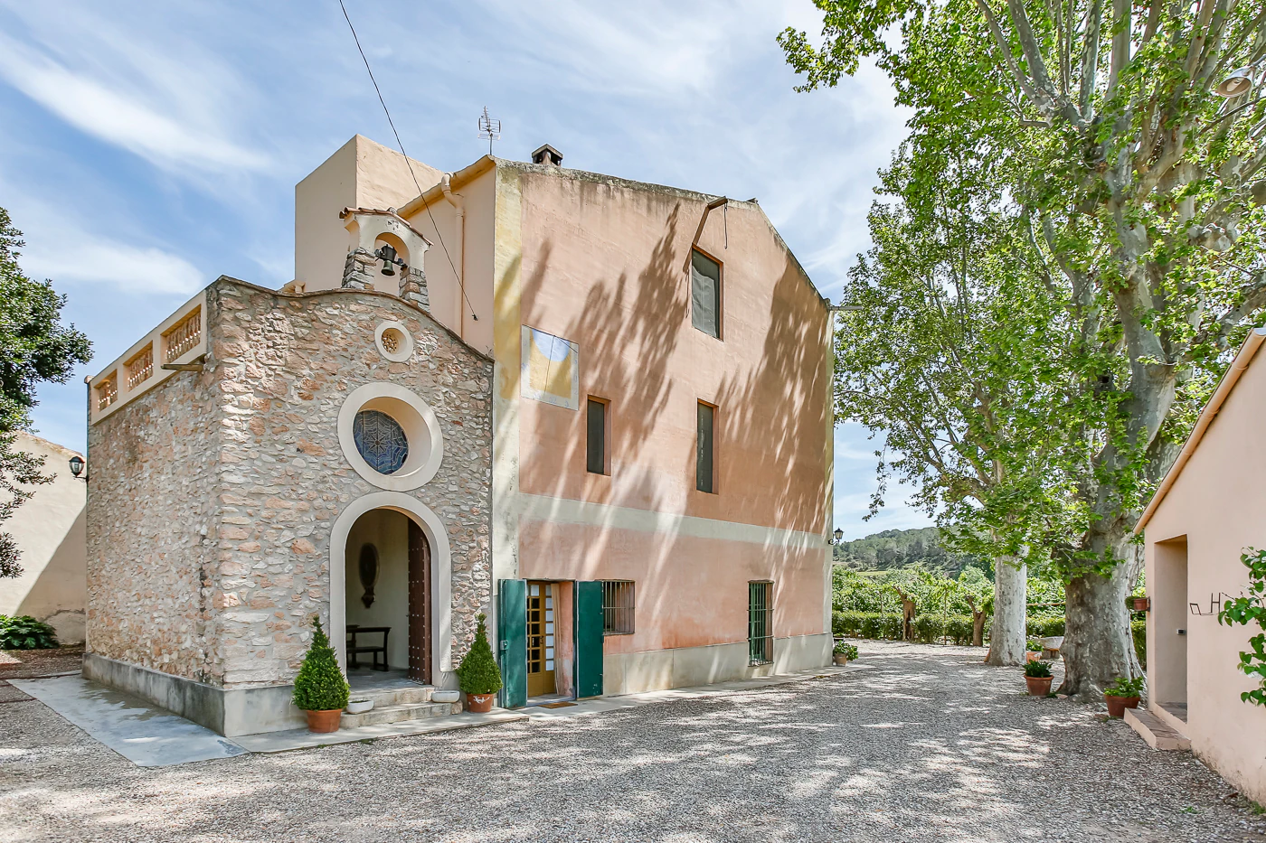 9663 - Espectacular finca rústica con masía estilo indiana