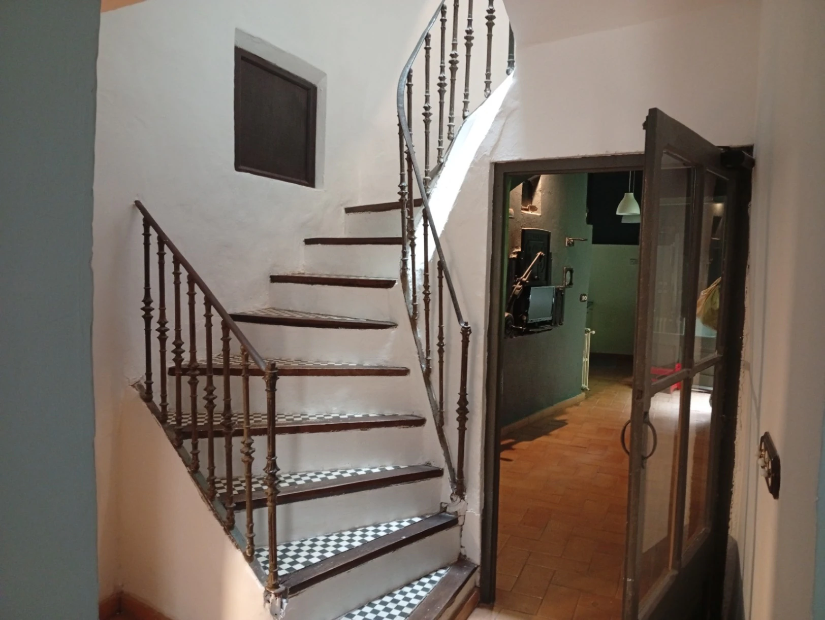 6724 - Casa de pueblo en el casco antiguo de Tortellà