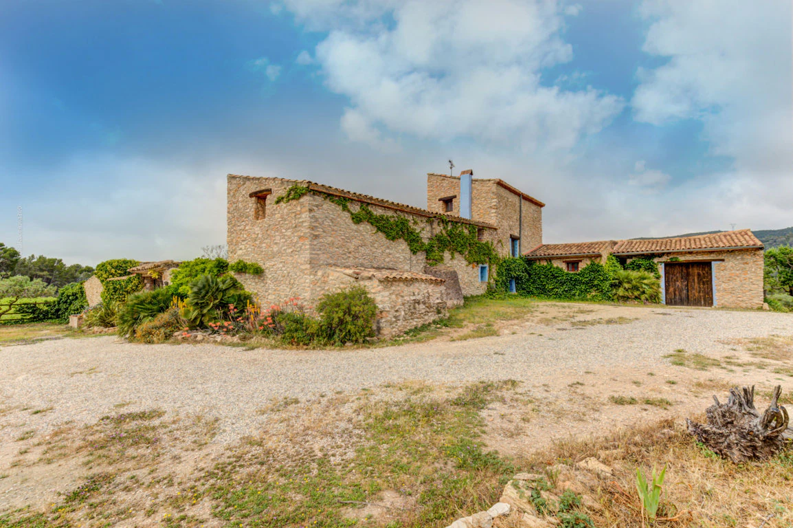 6903 - Preciosa masía en venta cerca de la playa