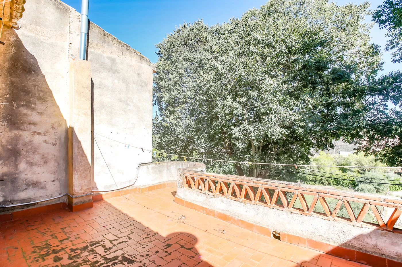 4569 - Masía del siglo XIX con manantial y nave cerca de Tarragona