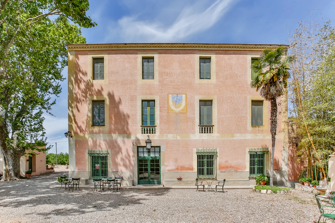 9663 - Espectacular finca rústica con masía estilo indiana