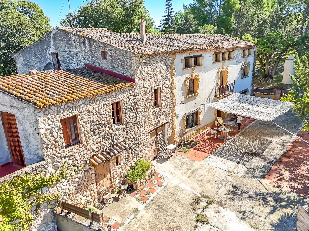 4569 - Masía del siglo XIX con manantial y nave cerca de Tarragona
