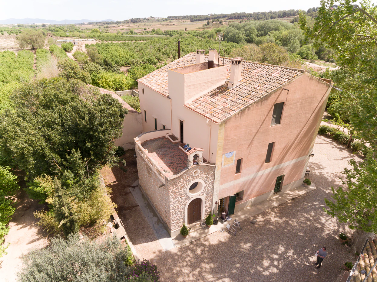 9663 - Espectacular finca rústica con masía estilo indiana
