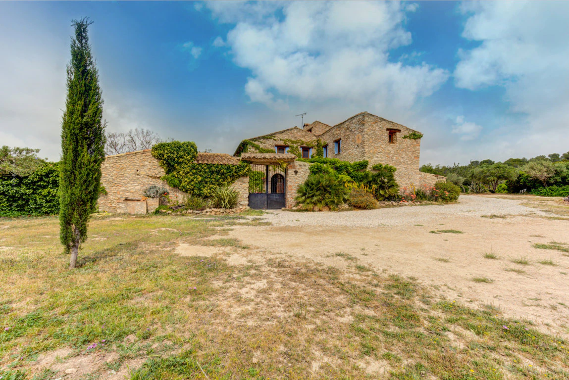 6903 - Preciosa masía en venta cerca de la playa