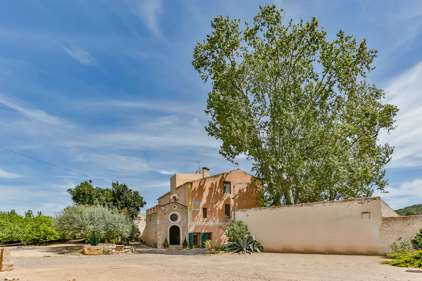 9663 - Espectacular finca rústica con masía estilo indiana