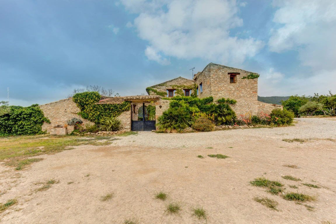 6903 - Preciosa masía en venta cerca de la playa