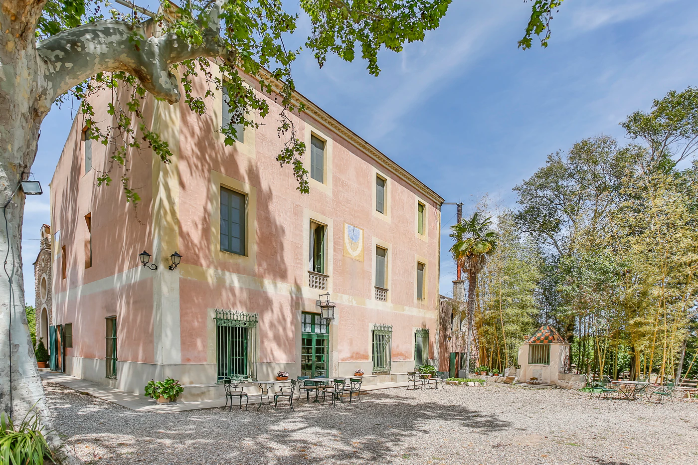 9663 - Espectacular finca rústica con masía estilo indiana