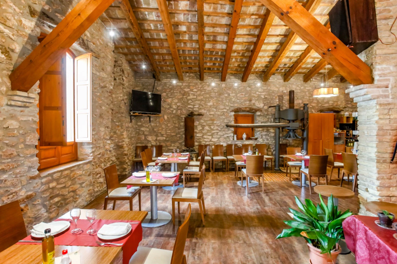 8345 - Masia-Restaurante con 6 habitaciones  en el Delta del Ebro