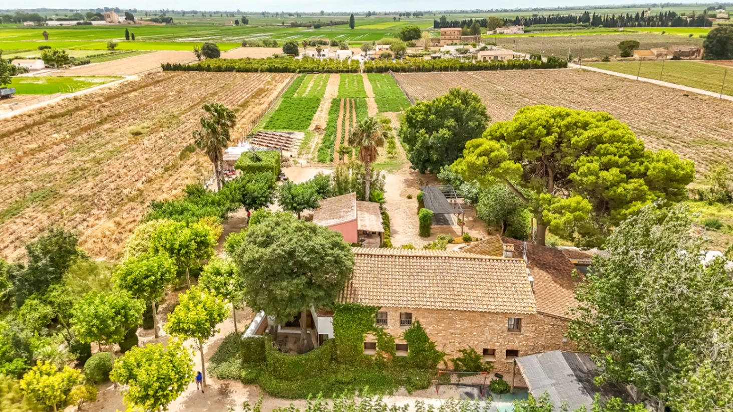 8345 - Masia-Restaurante con 6 habitaciones  en el Delta del Ebro