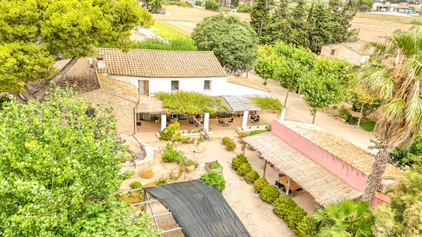 8345 - Masia-Restaurante con 6 habitaciones  en el Delta del Ebro