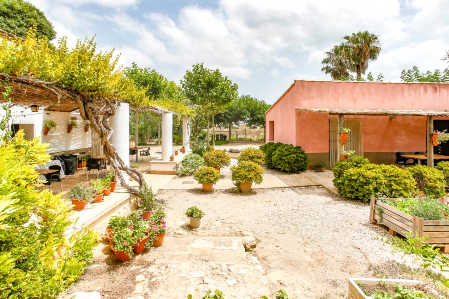 8345 - Masia-Restaurante con 6 habitaciones  en el Delta del Ebro