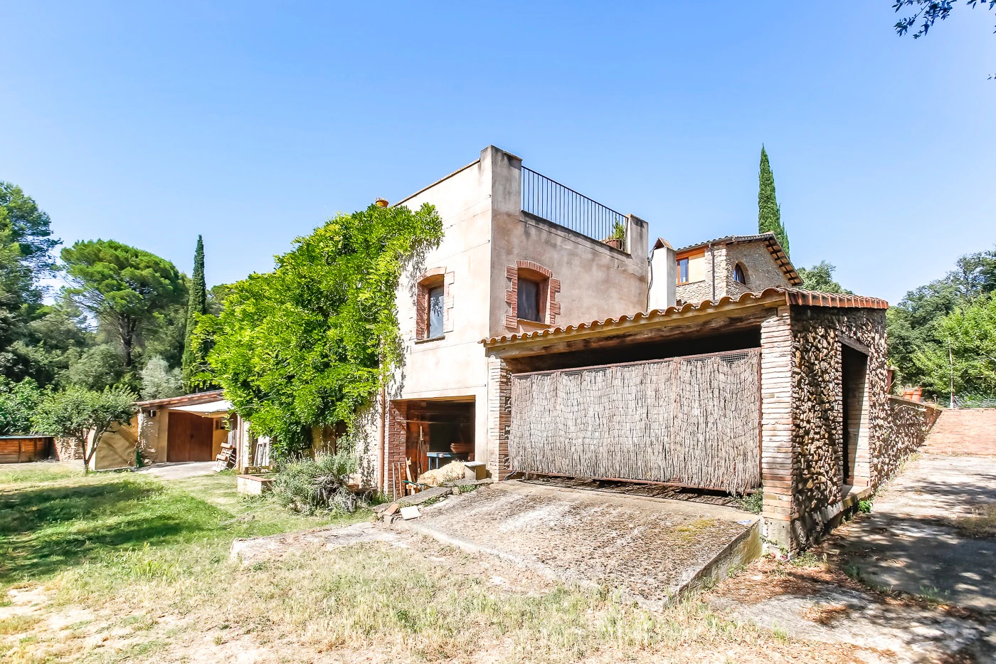 6352 - Masía con varias edificaciones en Sant Martí Vell