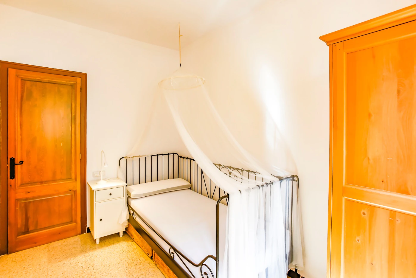 7224 - Stadthaus für Investoren in Pals mit mehreren Wohnungen und Räumlichkeiten