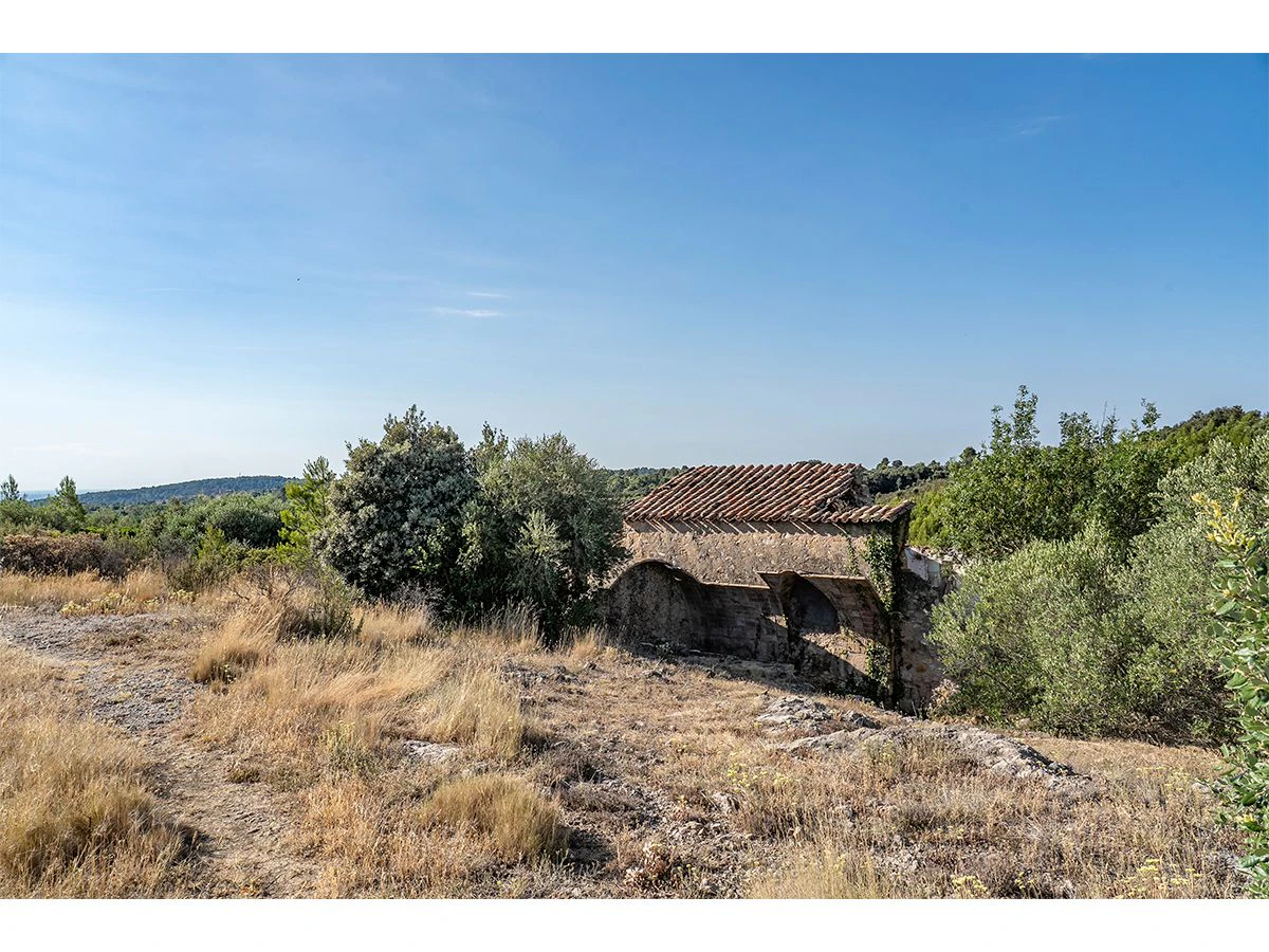 1645 - Masia para rehabilitar en el Empordà con 12 hectáreas de cultivo y 9 ha de bosque