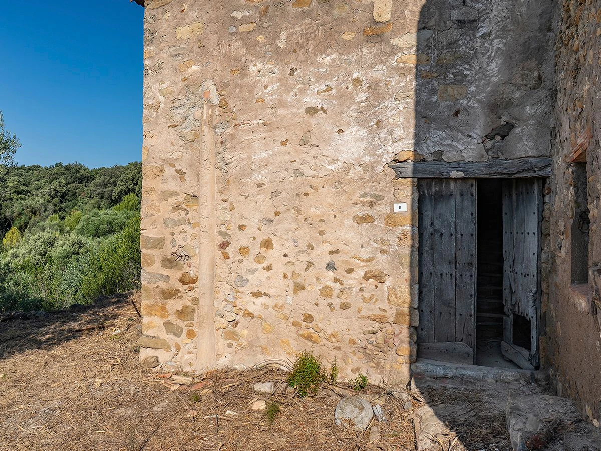 1645 - Masia para rehabilitar en el Empordà con 12 hectáreas de cultivo y 9 ha de bosque