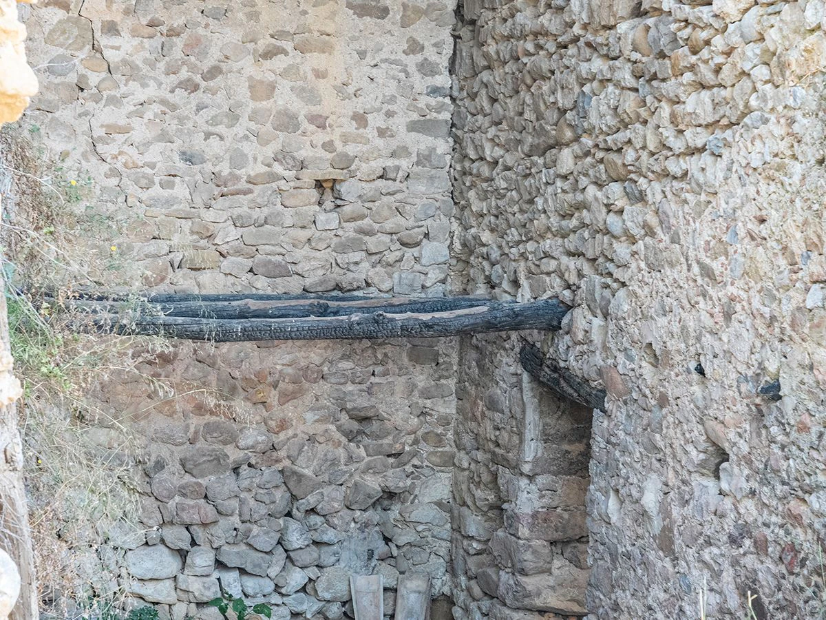 1645 - Masia para rehabilitar en el Empordà con 12 hectáreas de cultivo y 9 ha de bosque
