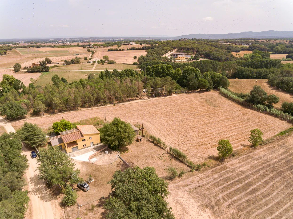 9769 - Masia en venda amb paller a prop del poble
