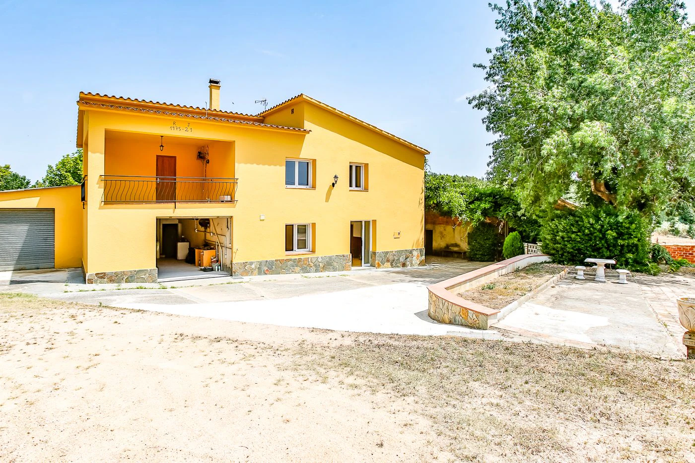 9769 - Masia en venda amb paller a prop del poble