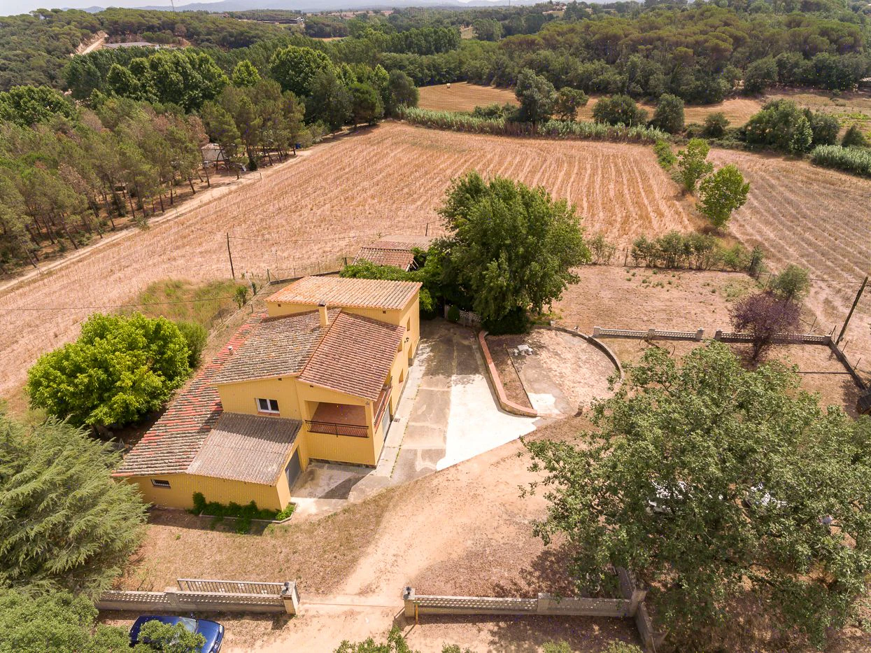 9769 - Masia en venda amb paller a prop del poble