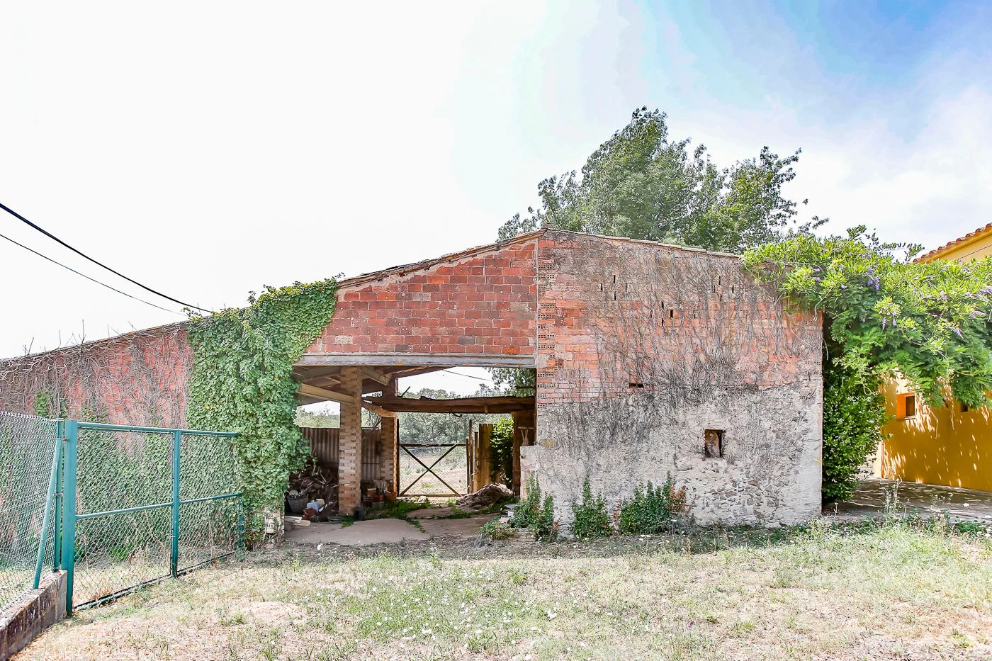 9769 - Masia en venda amb paller a prop del poble
