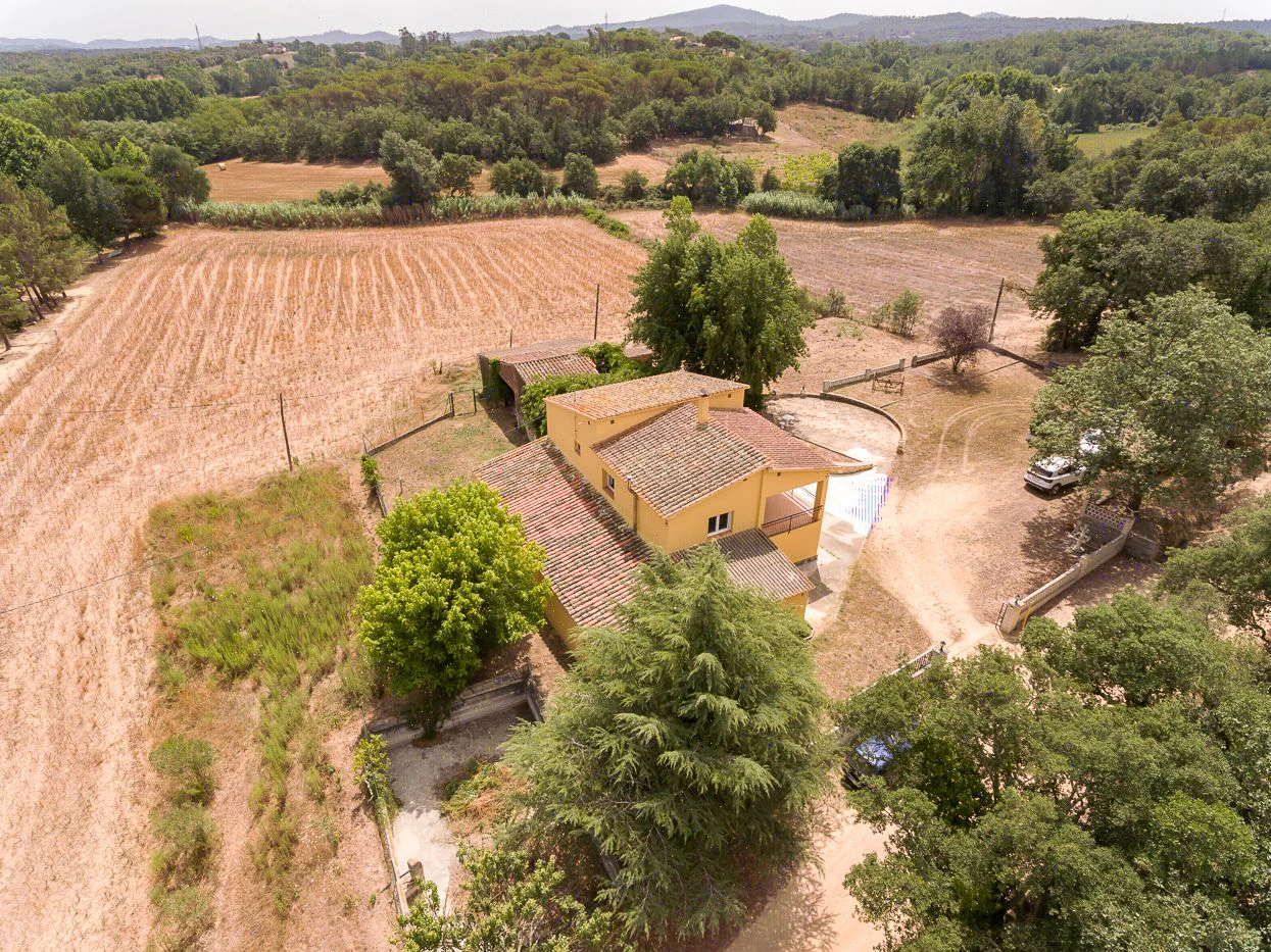 9769 - Masia en venda amb paller a prop del poble