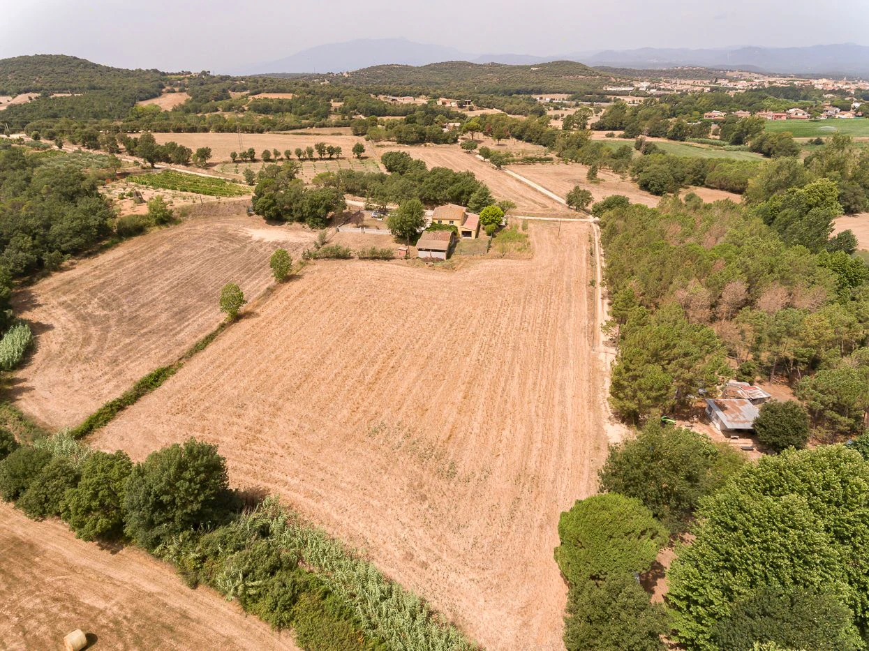 9769 - Masia en venda amb paller a prop del poble