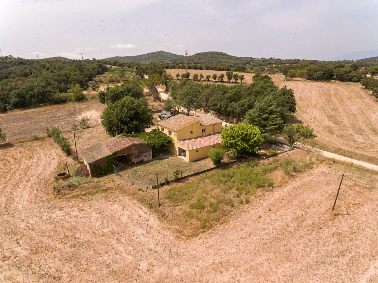 9769 - Masia en venda amb paller a prop del poble