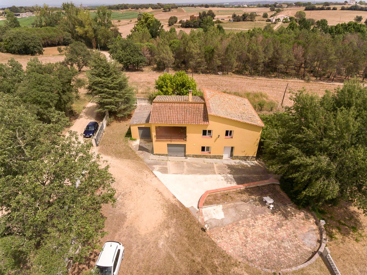 9769 - Masia en venda amb paller a prop del poble