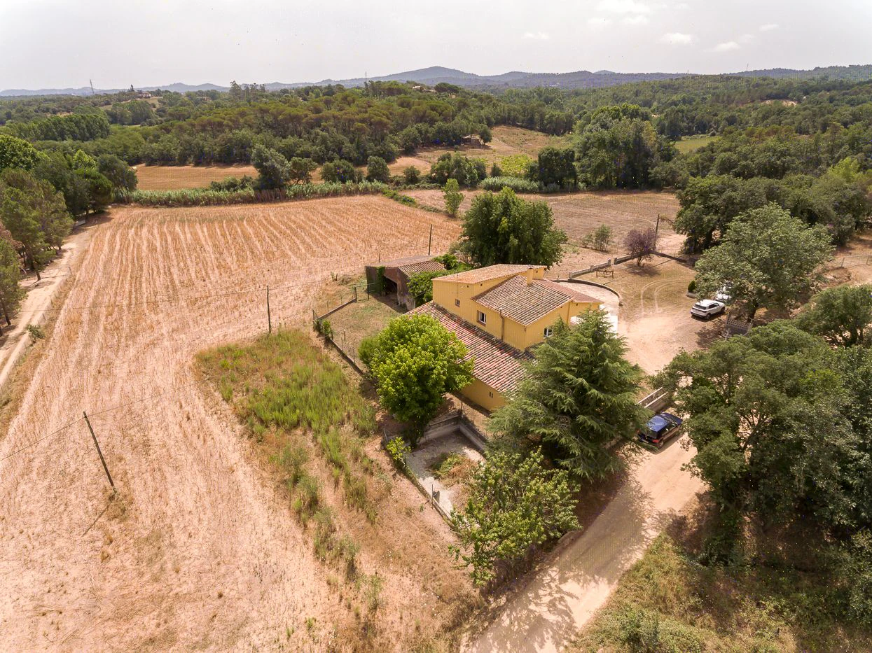 9769 - Masia en venda amb paller a prop del poble