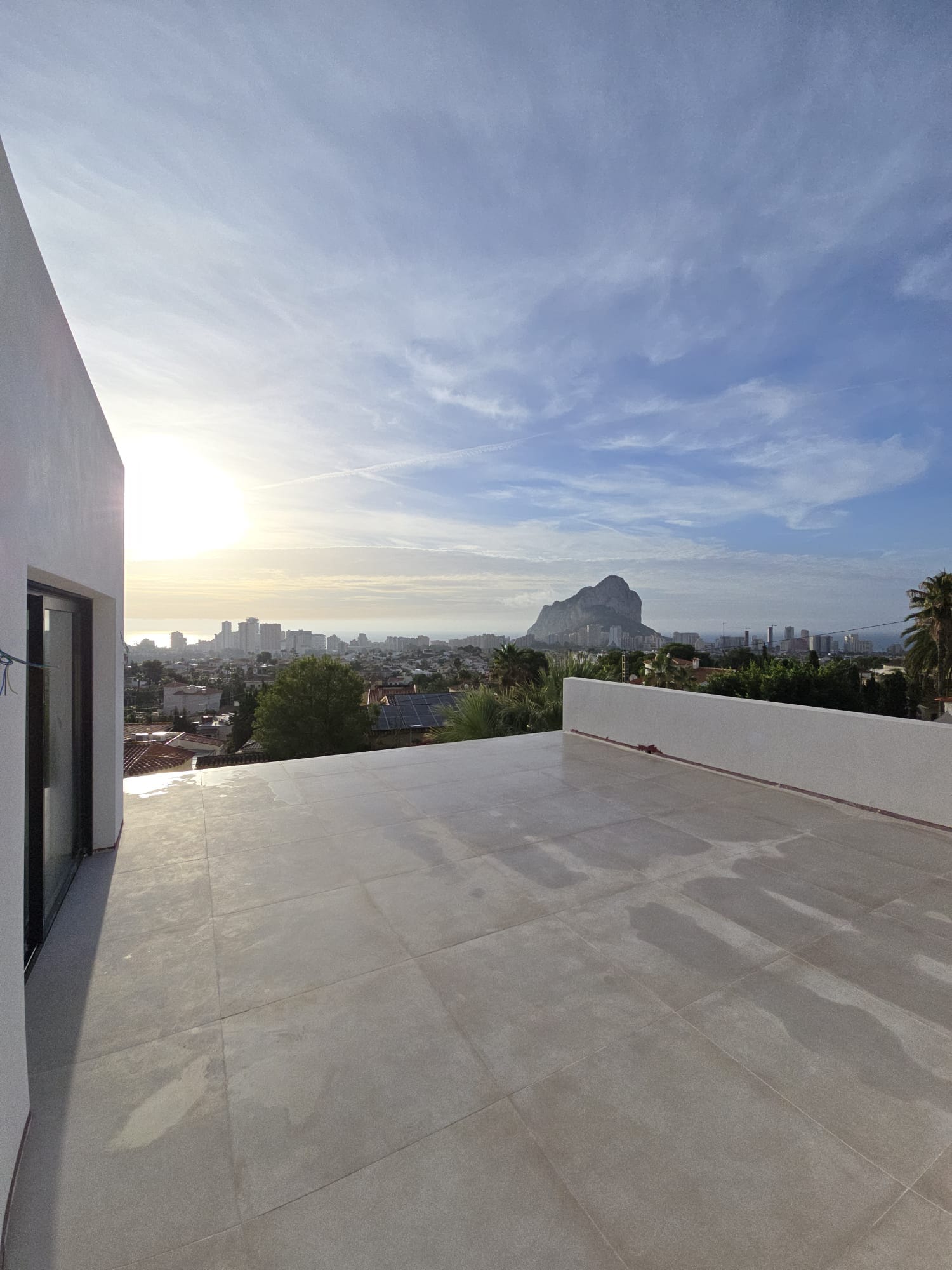 Villa de lujo y estilo moderno con vistas al mar y al Peñón en Calpe