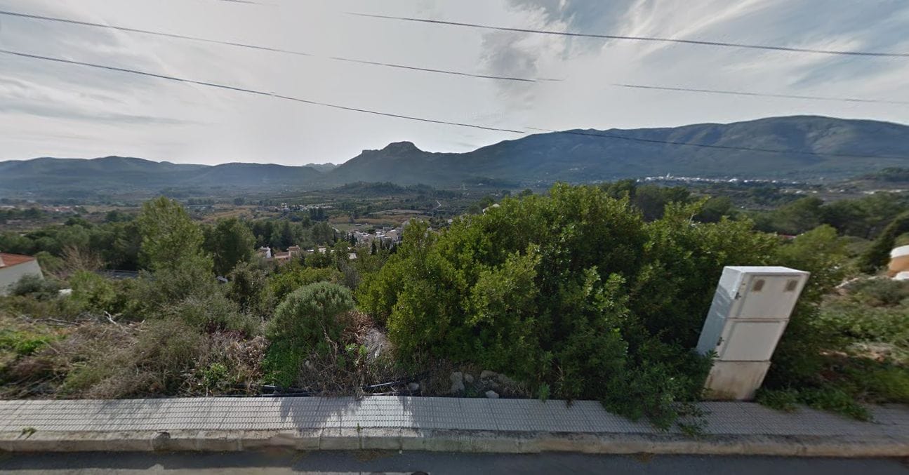 Parcela en venta en Alcalalí
