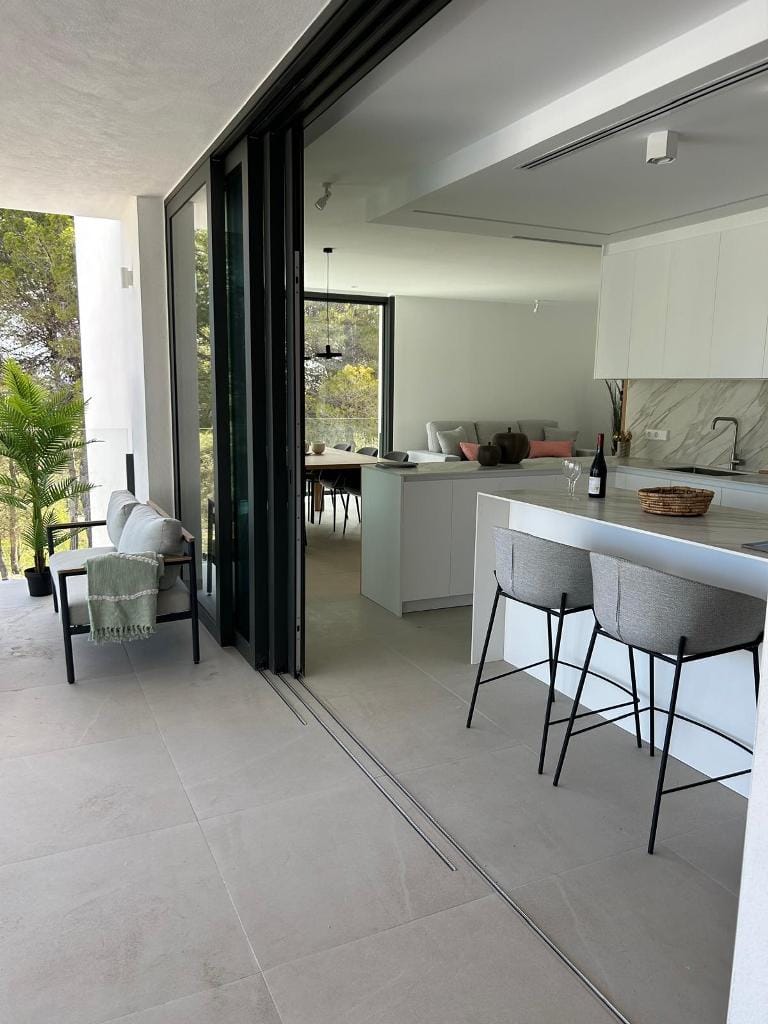 Villa de lujo y estilo moderno de obra nueva en Moraira