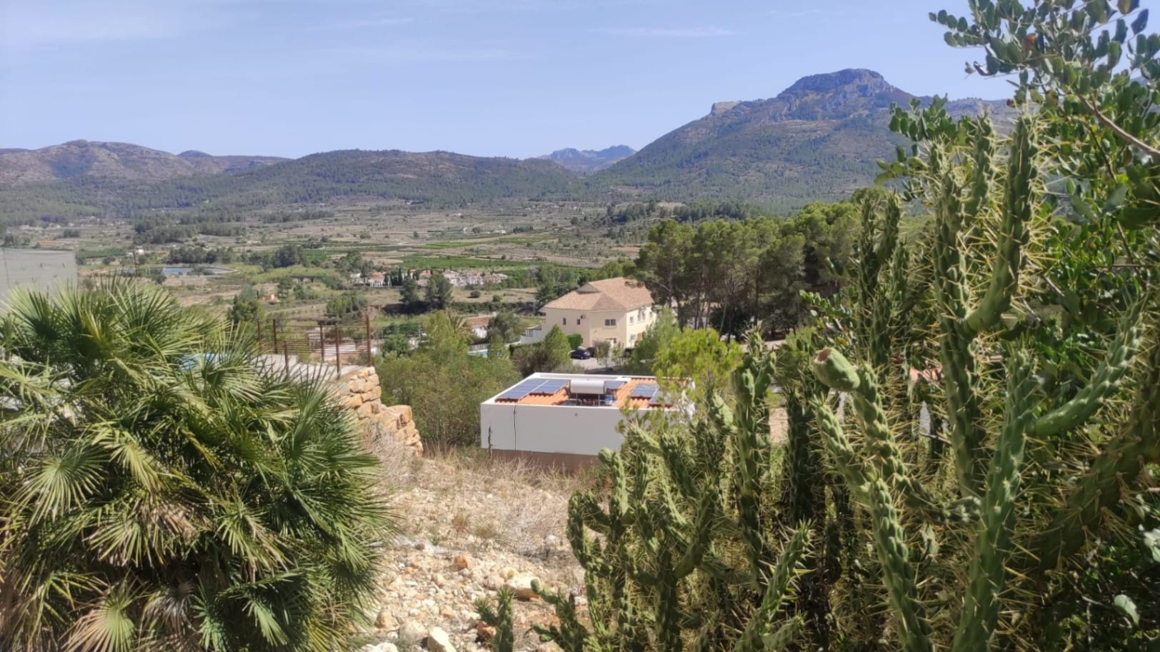 Parcela en venta en Alcalalí