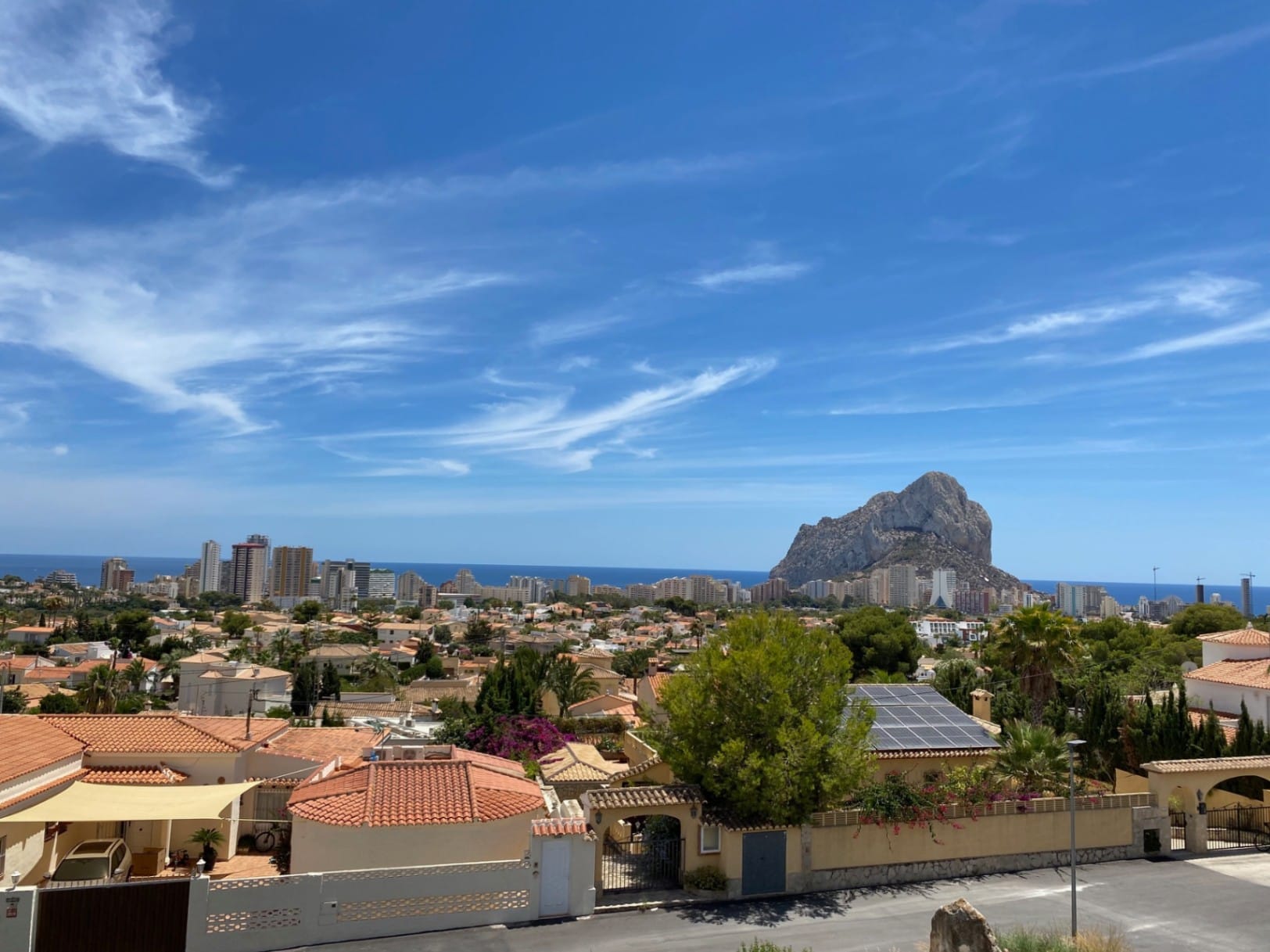 Villa de lujo y estilo moderno con vistas al mar y al Peñón en Calpe