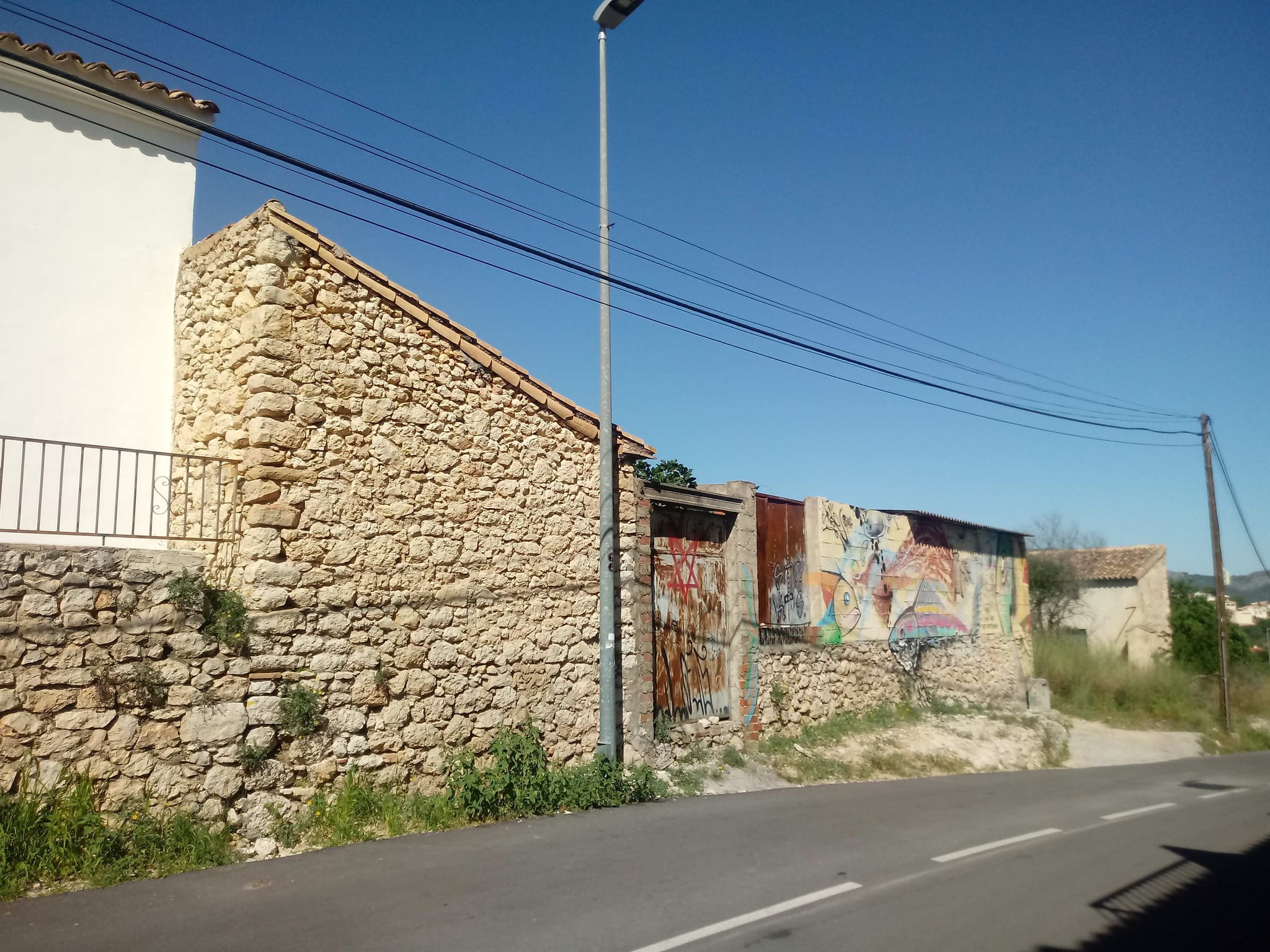Terreno con caseta y corral