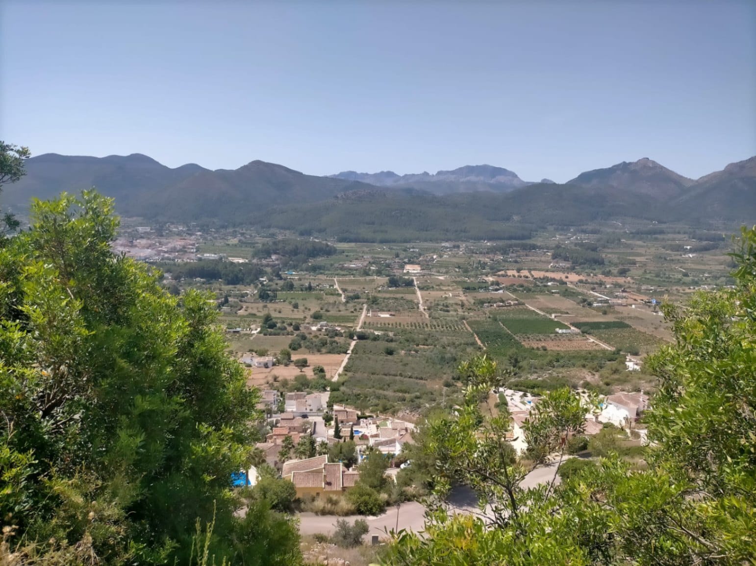 Terreno en venta en Jalón, Alicante - 600 m² orientado al sur